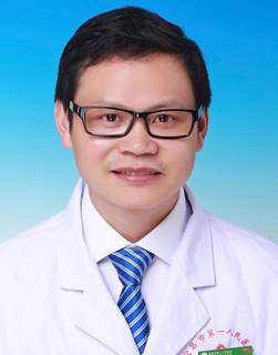 说明: 穿着衬衫的男人在微笑描述已自动生成